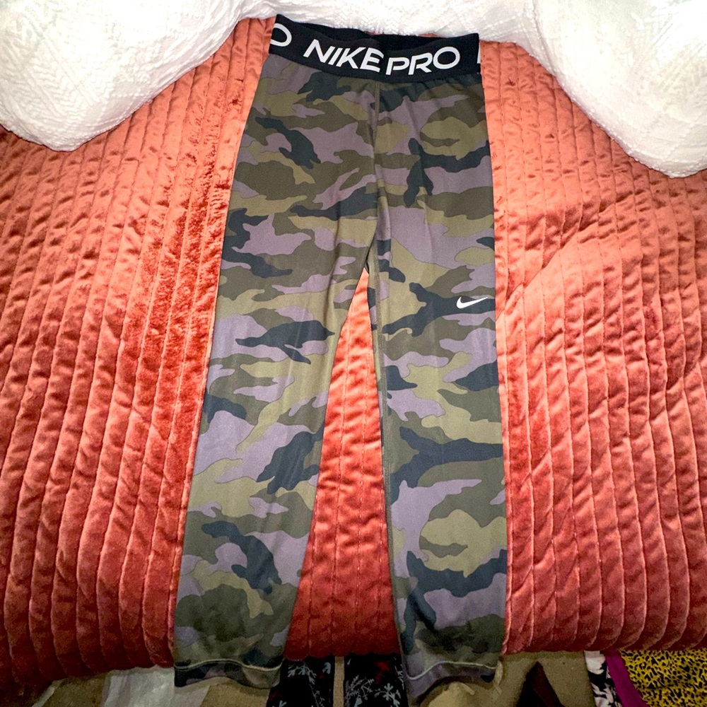 Nike Pro Camo Capri Leggings